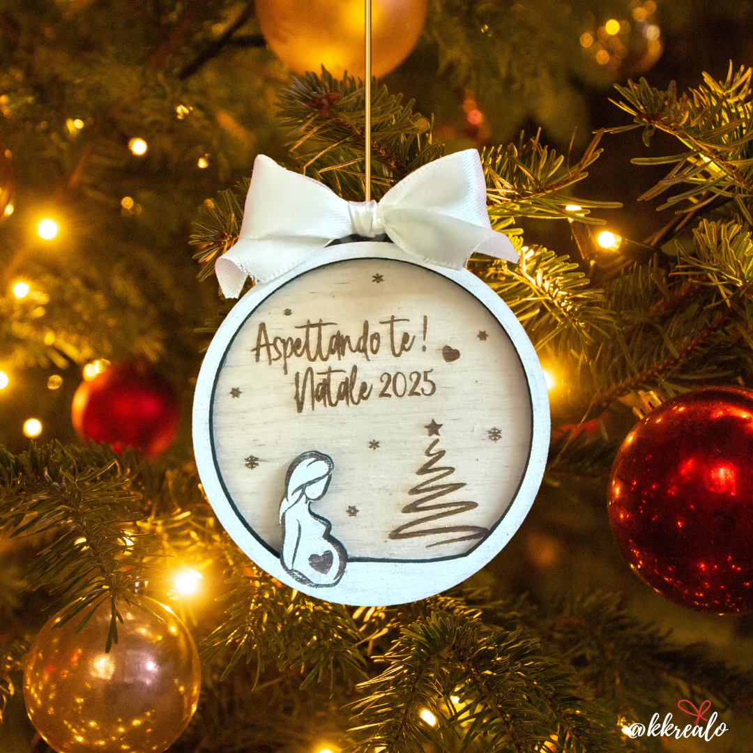 Pallina di natale in legno di betulla taglio laser - Aspettando te - personalizzabile